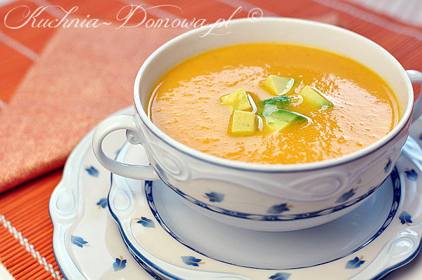 Zupa marchewkowa z awokado