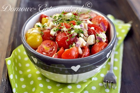 Salatka z pomidorami i fetą