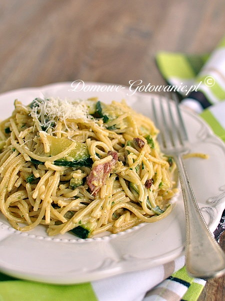Spaghetti Carbonara z cukinią Spaghetti Carbonara z cukinią
