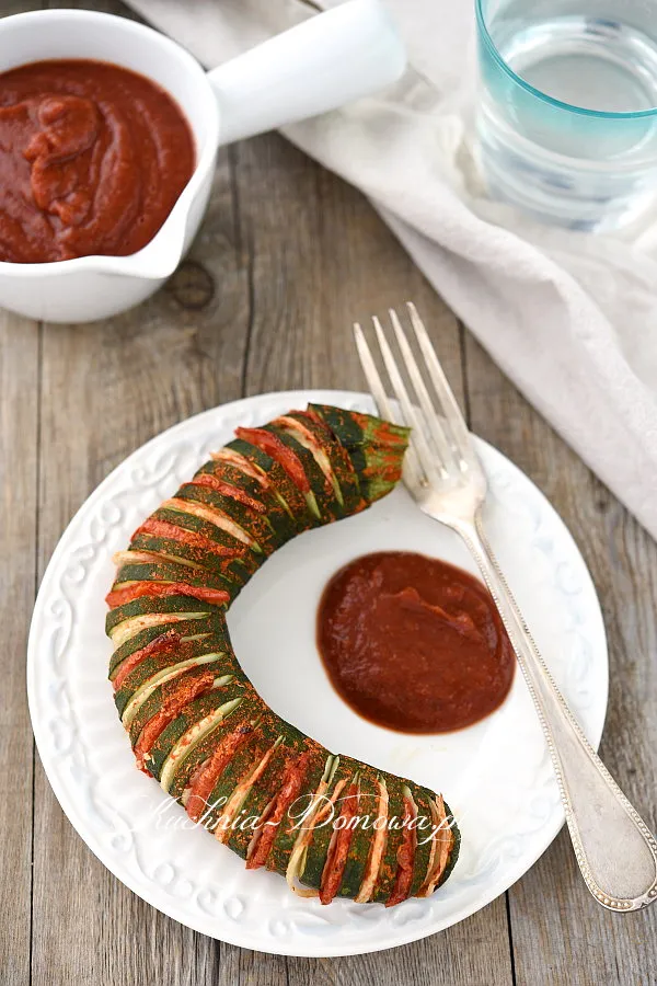 Pieczona cukinia Hasselback (dieta dr Dąbrowskiej) Pieczona cukinia Hasselback (dieta dr Dąbrowskiej)